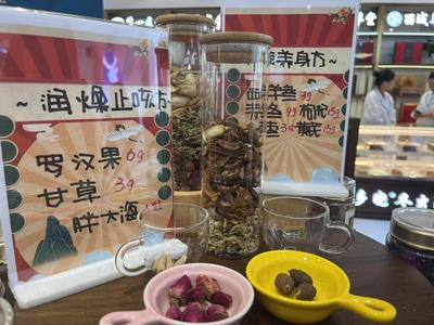 “喝著咖啡逛健康空間”？第一醫藥徐匯旗艦店開業 打造養身保健新場景